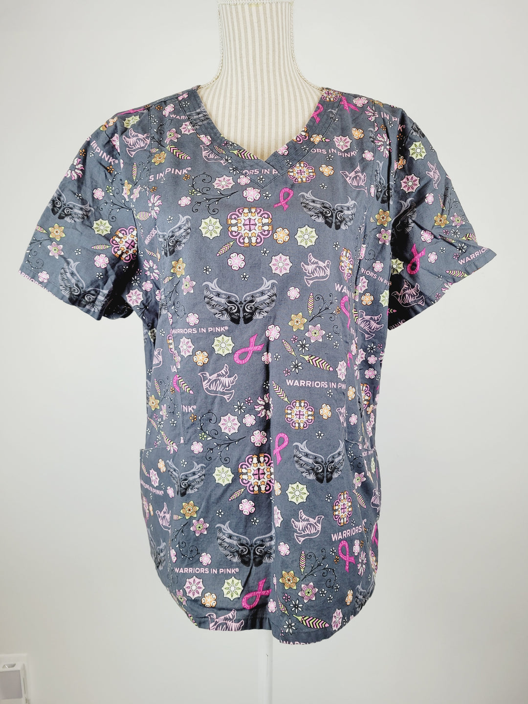 WARRIORS IN PINK RIBBON SCRUB TOP APPROX ADULT LARGE PRE-LOVED