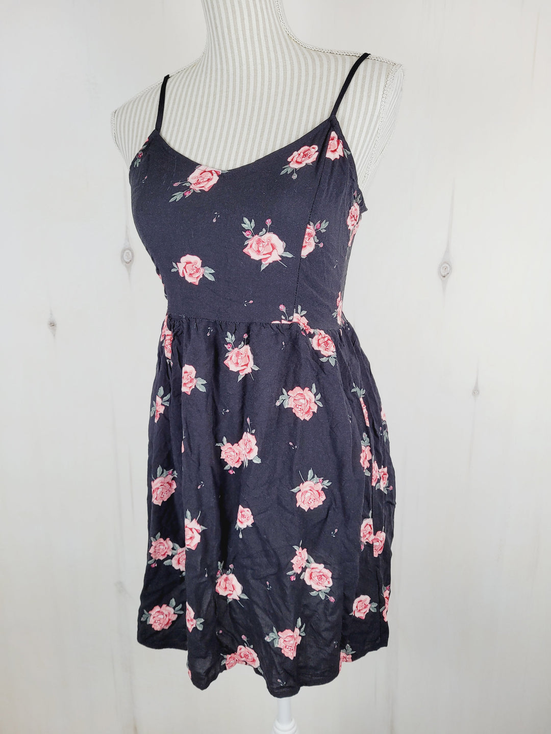 DIVIDED BLACK ROSE DRESS LADIES SIZE 6 PRE-LOVED