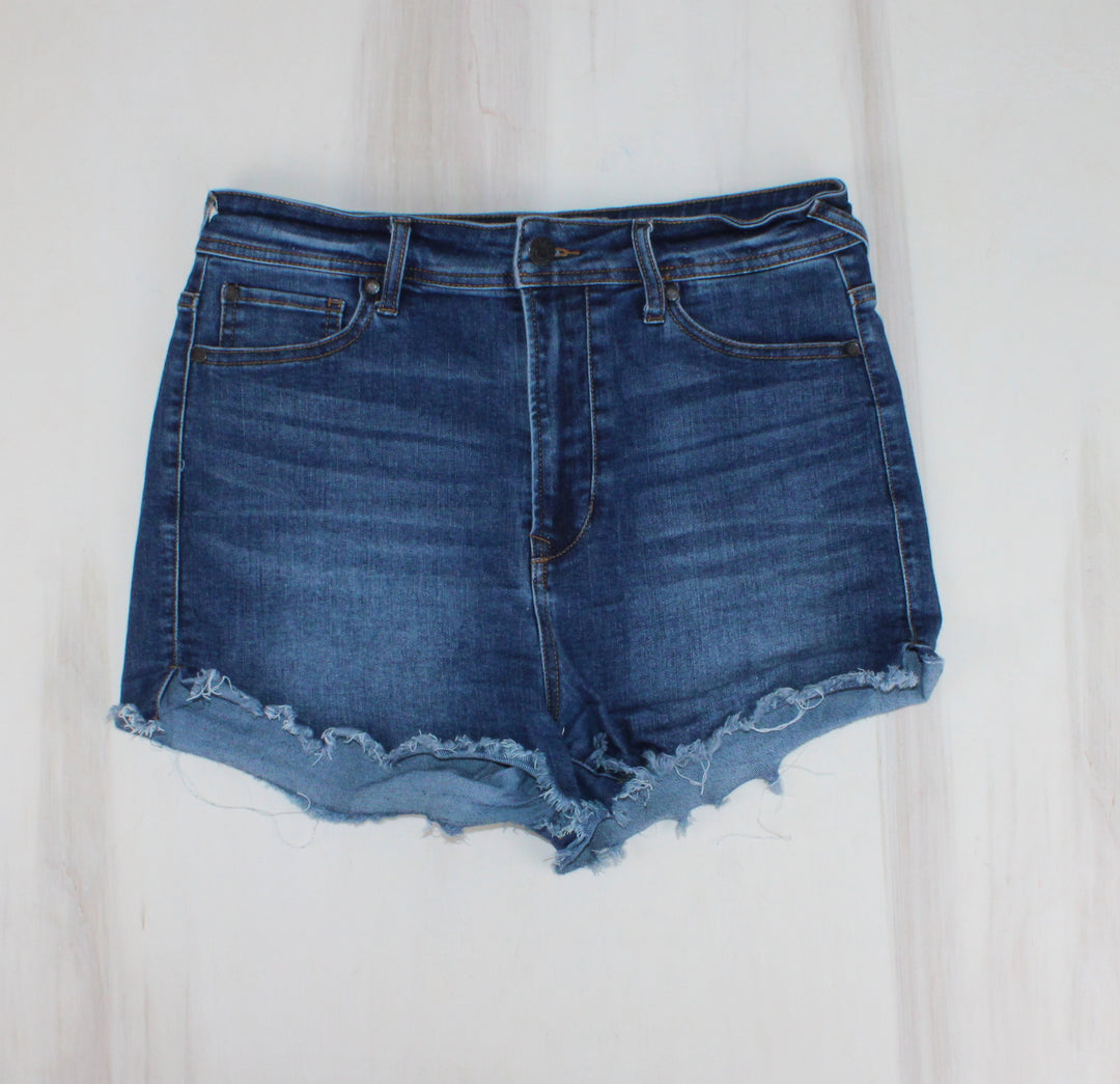 GUESS JEAN SHORTS LADIES SIZE 30 PRE-LOVED
