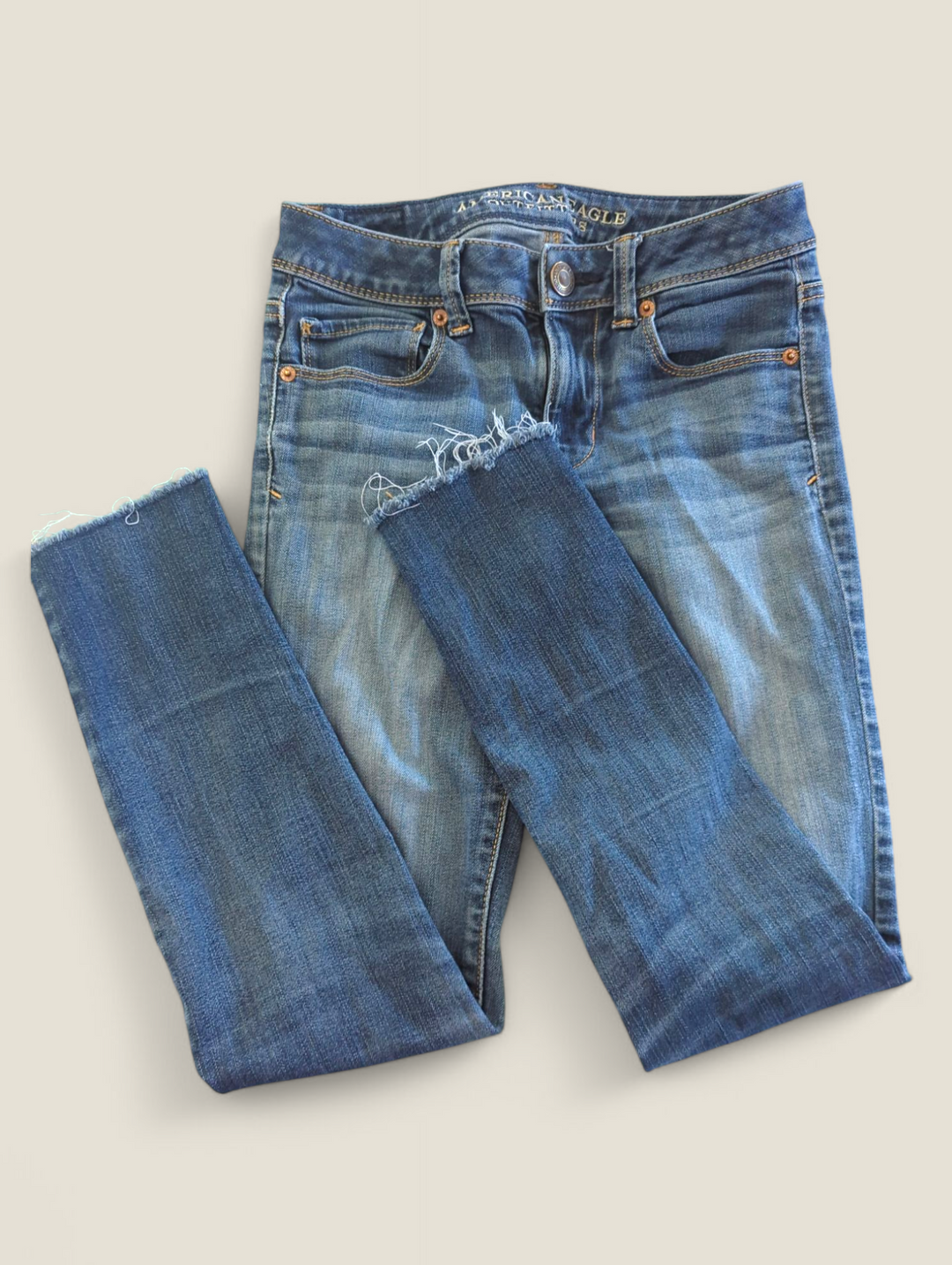 AMERICAN EAGLE SUPER SKINNY JEANS SIZE 0 PRE-LOVED