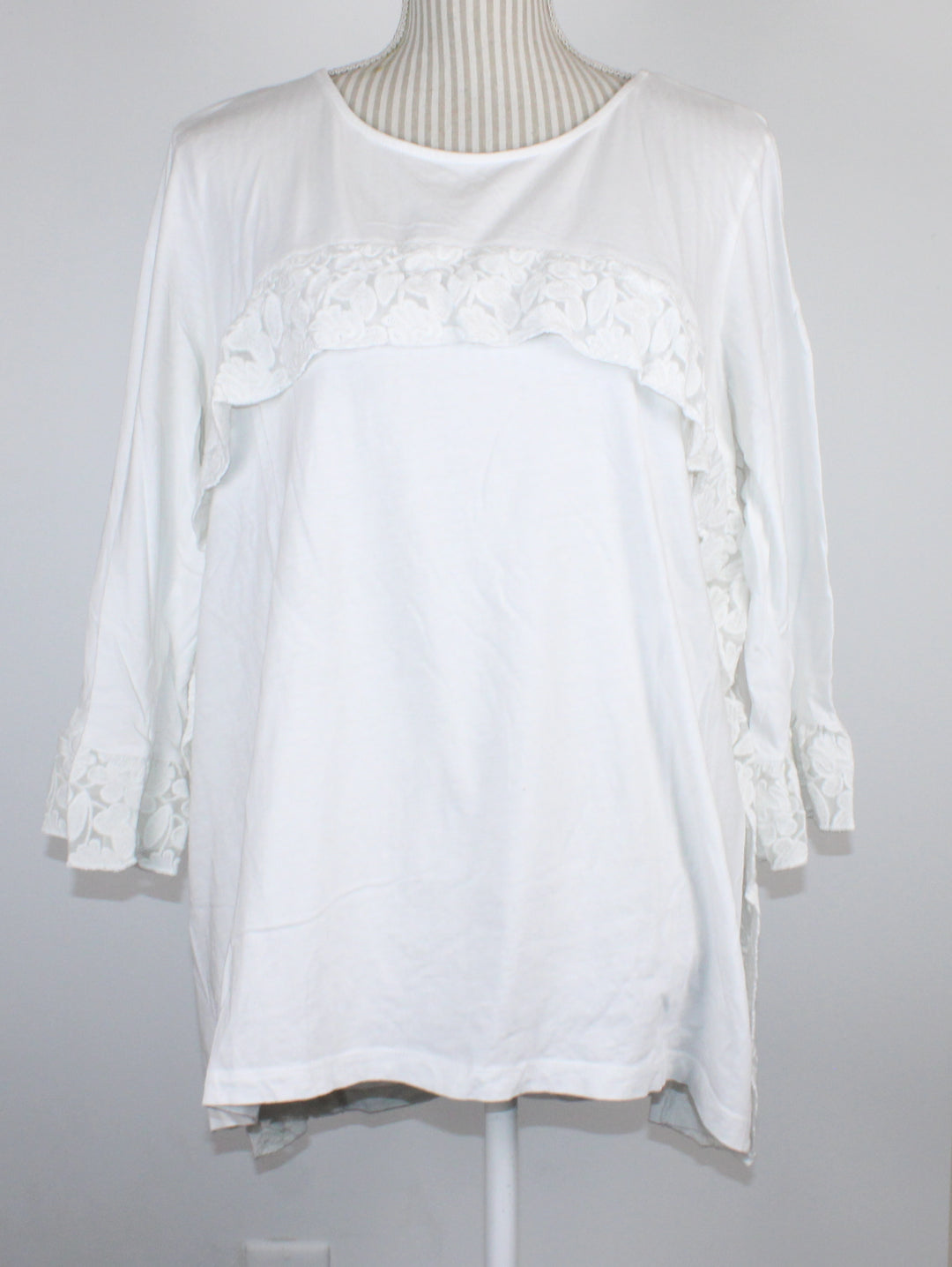 LORD & TAYLOR WHITE TOP LADIES XL PRE-LOVED