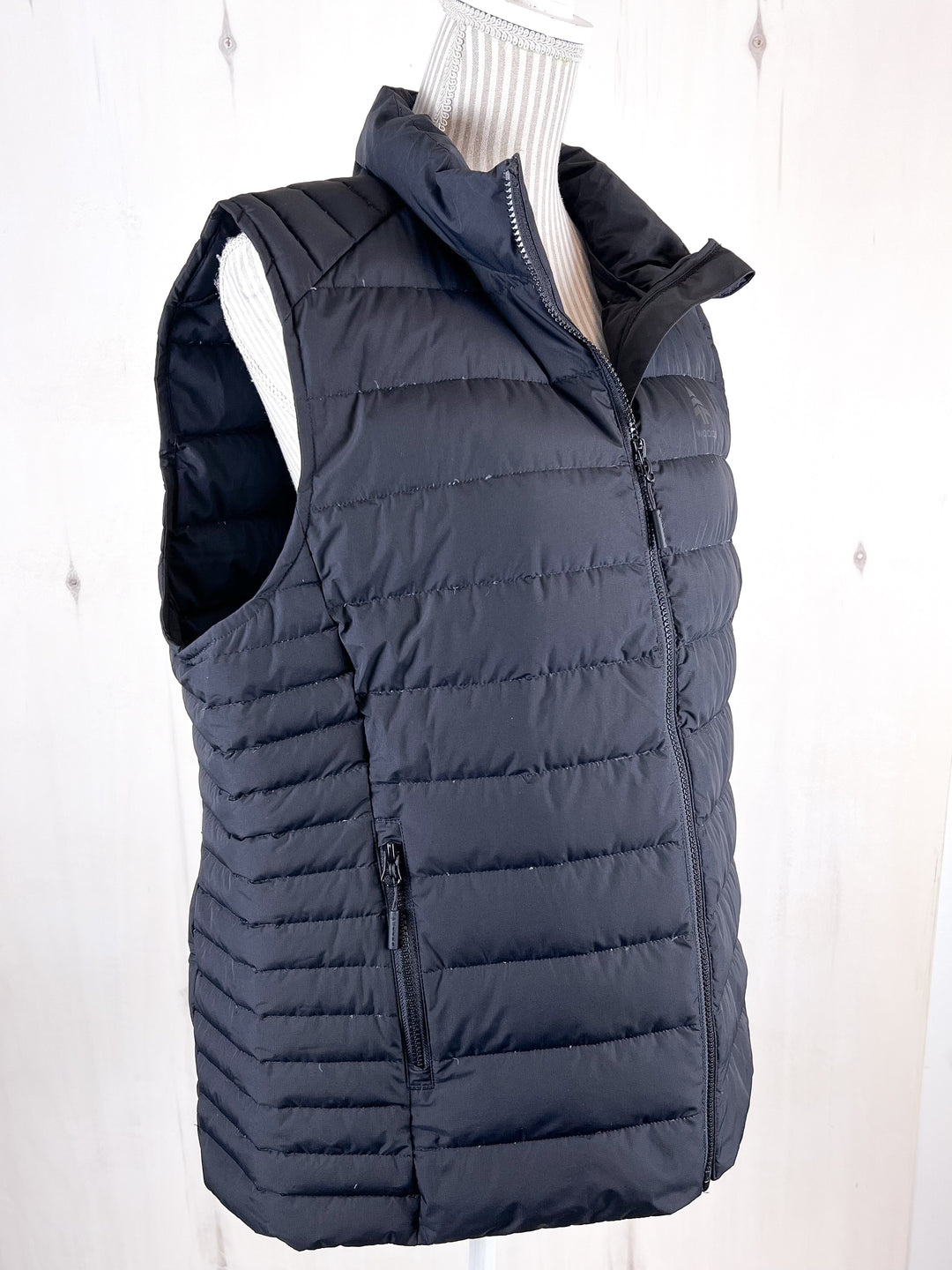 WOODS BLACK PUFFER VEST SIZE 2XL PRE-LOVED