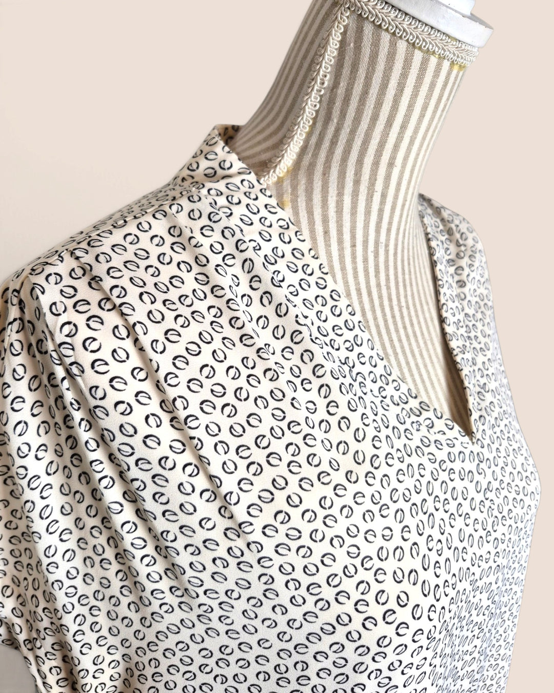 Pre-Loved Denver Hayes Cream Patterned Dress Ladies Large | Betty’s Marketplace